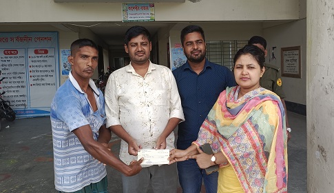 দিশেহারা প্রতিবন্ধীর পাশে ইউএনও ফারজানা আক্তার