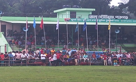 পঞ্চগড় জুলাই স্মৃতি ফুটবল টুর্নামেন্টের চতুর্থ ম্যাচে বিজয়ী দেবীগঞ্জ