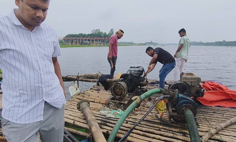 মরা পদ্মা নদীতে ৫টি ড্রেজার বিকল ও সংযোগ বিচ্ছিন্ন, ধরা পড়েনি মালিক