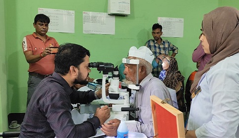 দৃষ্টি ফেরাতে ফরিদপুরে বিনামূল্যে চক্ষু ক্যাম্প