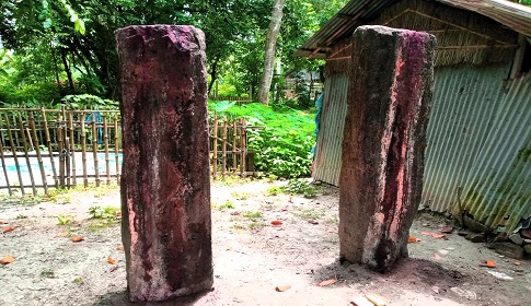 বিপদের কান্ডারি অলৌকিক পাথর শাহ, দেন দুধ-সিঁদুর