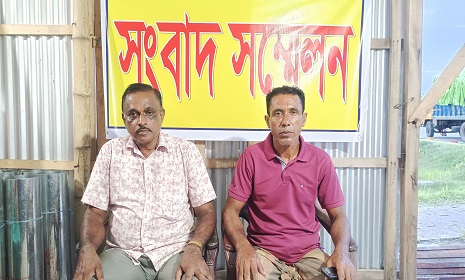 টুঙ্গিপাড়ায় সংবাদ সম্মেলন করে দুই নেতার পদত্যাগ