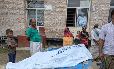 কালুখালীতে ভ্যান ও পিকআপের সংঘর্ষে প্রাণ গেল মাছ ব্যবসায়ীর