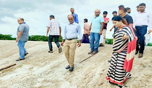 ভবন নির্মাণে অনিয়ম, ভেঙ্গে নতুন করে নির্মাণের নির্দেশ দিলেন ইউএনও
