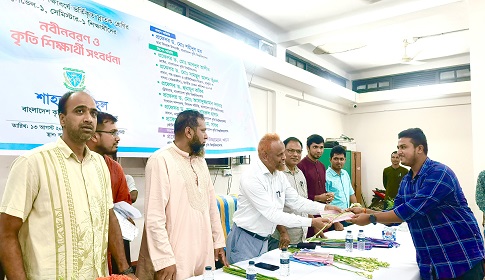 বাকৃবিতে শাহাজালাল হলে নবীনবরণ ও কৃতি শিক্ষার্থীদের সংবর্ধনা