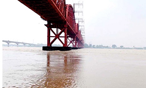 হার্ডিঞ্জ ব্রিজ পয়েন্টে পদ্মায় প্রতিদিনই বাড়ছে পানি