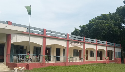 স্কুলে যোগদান করে অন্যত্র চাকরি করছেন শিক্ষক, স্কুলে না এসেও তুলছেন বেতন