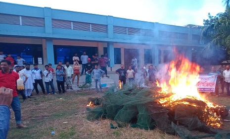 নগরকান্দায় ২৫ লাখ টাকার চায়না দুয়ারি জাল ধ্বংস
