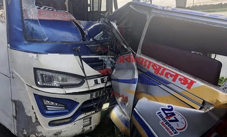 আত্মীয়ের মরদেহ বাড়ি নেয়ার পথে বাস-অ্যাম্বুলেন্সের সংঘর্ষে মারা গেলেন ইসমাইল 