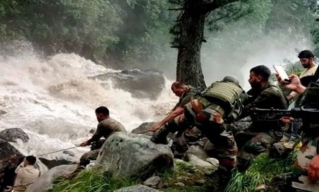 কাশ্মীরে প্রবল বর্ষণে প্রাণহানি ৪৬, নিখোঁজ দুই শতাধিক