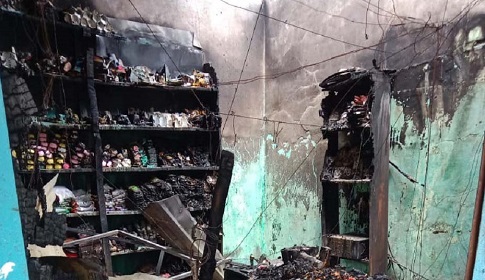 ঈশ্বরগঞ্জে অগ্নিকাণ্ডে ২টি দোকান ভস্মিভূত 