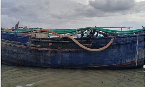কপোতাক্ষ নদ থেকে বালু উত্তোলন, ট্রলার আটক