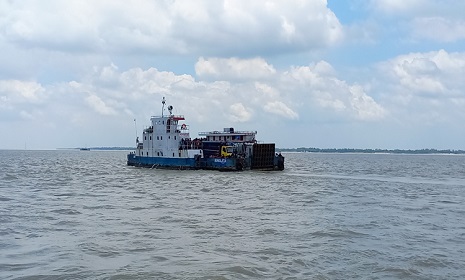 পদ্মা নদীতে প্রবল স্রোত, ফেরি চলাচল ব্যাহত 