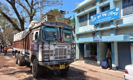জন্মাষ্টমী উপলক্ষে হিলিতে আমদানি-রপ্তানি বন্ধ 
