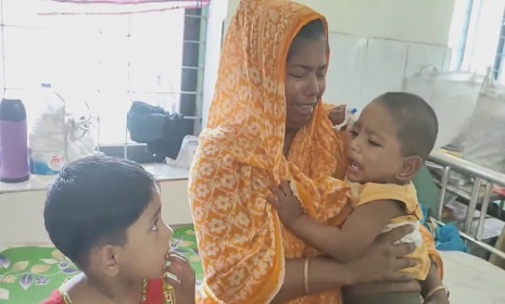 কালীগঞ্জে শিশু মারিয়ামের ওপর অমানবিক নির্যাতন, মানবিক সহায়তায় এগিয়ে এলো এক দল তরুণ