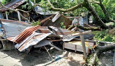 ঈশ্বরগঞ্জে ঝড়ে ঘরবাড়ি লন্ডভন্ড ব্যাপক ক্ষয়ক্ষতি