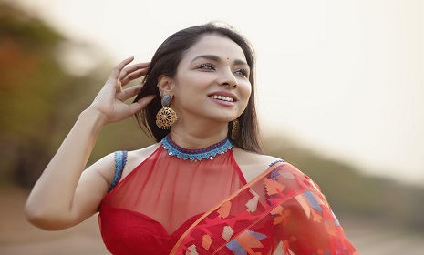 নায়িকা হয়ে আসছেন রুনা খান