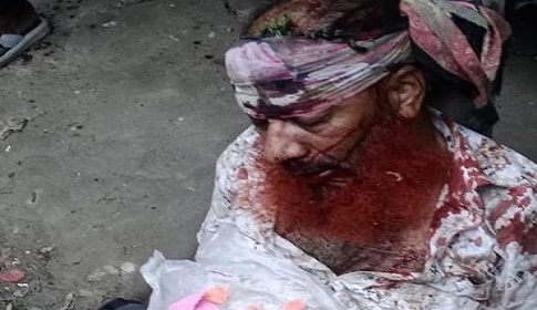 ইয়াবাসহ জনতার হাতে আটক মাদক ব্যবসায়ীকে গণপিটুনী