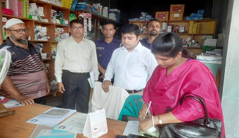 আগৈলঝাড়ায় সাত প্রতিষ্ঠানকে ৩৮ হাজার টাকা জরিমানা 