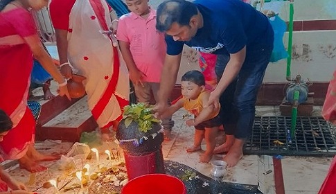 ঐতিহ্যের সাক্ষ্য বহন করছে ঝাউগ্রাম শিববাড়ির শিবলিঙ্গ