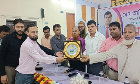 সালথায় অফিসার্স ক্লাবের পক্ষ থেকে ইউএনওকে বিদায় সংবর্ধনা