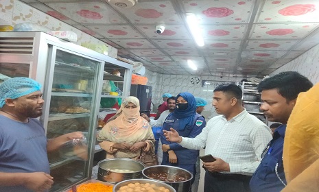 বেনাপোলে আজিজ মিষ্টান্ন ভান্ডারে লাখ টাকা জরিমানা