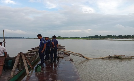 গড়াই নদী থেকে বালু উত্তোলন, দুইজনের জেল, লাখ টাকা জরিমানা