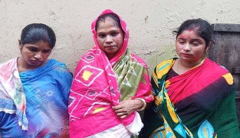 নাটোরে শাখা-সিঁদুর পড়া ৩ মুসলিম নারীর অভিনব কৌশল