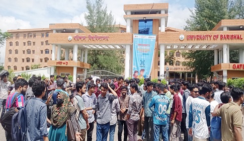 তিনদফা দাবিতে ববির শিক্ষার্থীদের মহাসড়ক অবরোধ, ২৪ ঘণ্টার আল্টিমেটাম