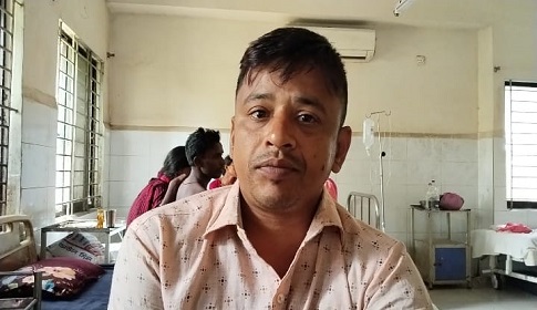 গোপালগঞ্জে শহিদ আরাফাতের ভ্যান চালক বাবাকে মারপিট