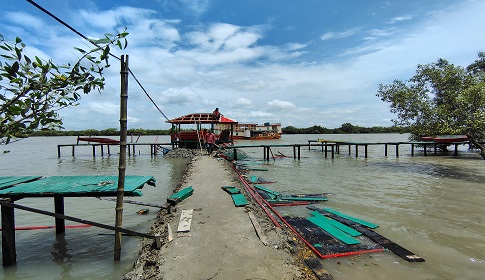 সুন্দরবনের চর দখল করে গড়ে ওঠা অবৈধ রিসোর্ট উচ্ছেদ