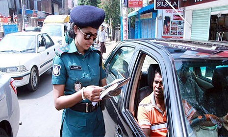 ট্রাফিক আইন লঙ্ঘন, ঢাকায় একদিনে ১৭১৫ মামলা