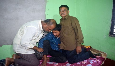 ফেসবুকের কল্যানে চার বছর পর ভাইকে খুঁজে পেল ভাইরেরা