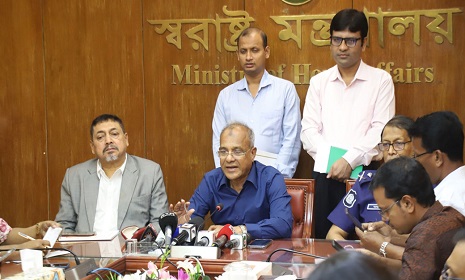 লুট হওয়া অস্ত্র উদ্ধারে সর্বোচ্চ ৫ লাখ টাকার পুরস্কার ঘোষণা