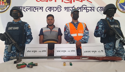 সুন্দরবনে অস্ত্র-গুলিসহ বনদস্যু আটক