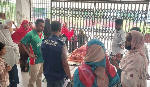 কুকুরের ধাওয়ায় ড্রেনে পড়ে শিশু শিক্ষার্থীর মৃত্যু
