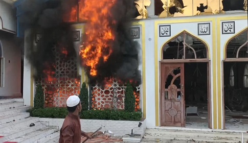 দিনাজপুরে জীবন মহল ও জীবনীয়া দরবার ভাঙচুর-অগ্নিসংযোগ, ব্যাপক ক্ষয়ক্ষতি