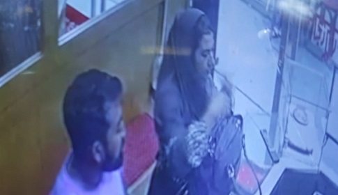 বড়াইগ্রামে পরকীয়ার অপবাদ দিয়ে মব তৈরী ছাত্রদলের নেতাদের