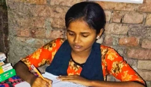 অর্থাভাবে ফিকে হয়ে আসছে অর্পিতার শিক্ষা জীবন
