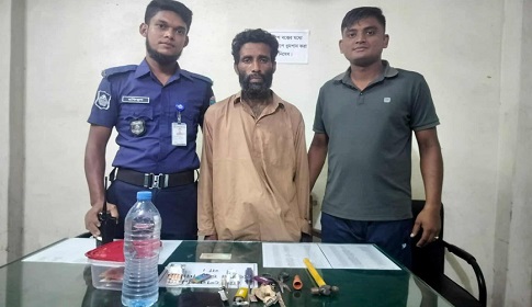 যশোর জেনারেল হাসপাতালের ভেতর মাদকসহ যুবক আটক