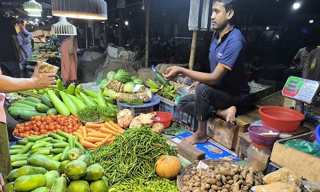 চড়া সবজির বাজার, বেড়েছে ইলিশের দাম