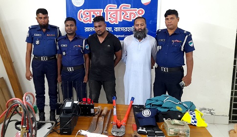 বাগেরহাটে পুলিশের পোশাক পরে ডাকাতি, মোবাইল জ্যামারসহ গ্রেফতার ২