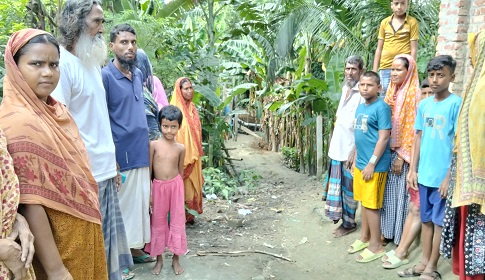সোনাতলায় শতাধিক মানুষের চলাচলের রাস্তা বন্ধ, ইউএনও'র নিকট অভিযোগ