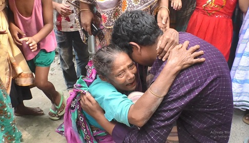 দীর্ঘ ২৮বছর পর সন্তানকে ফিরে পেল বাবা-মা