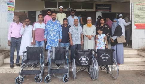 রোগীদের সহজে চলাফেরার জন্য ৪টি হুইল চেয়ার দেয়া হয়েছে মাদারীপুর সদর হাসপাতালে