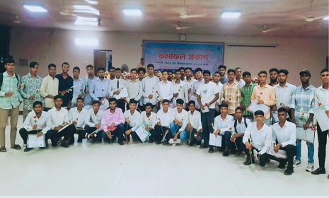 টাঙ্গাইলে ১২০ টাকায় পুলিশ