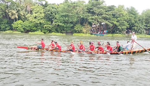 গ্রাম বাংলার প্রাণের উৎসব নৌকা বাইচ