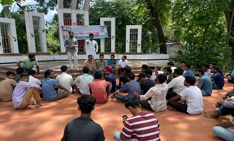 ঢাবি'র ছাত্রীকে গণধর্ষণের হুমকির প্রতিবাদে ফরিদপুরে রাজেন্দ্র কলেজ ছাত্রদলের বিক্ষোভ