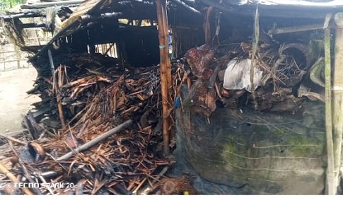 কালিগঞ্জের চম্পাফুলে সুনীল মণ্ডলের বাড়িতে গভীর রাতে আগুন
