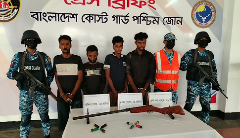সুন্দরবনে আগ্নেয়াস্ত্রসহ ছোট সুমন বাহিনীর ৪ বনদস্যু আটক